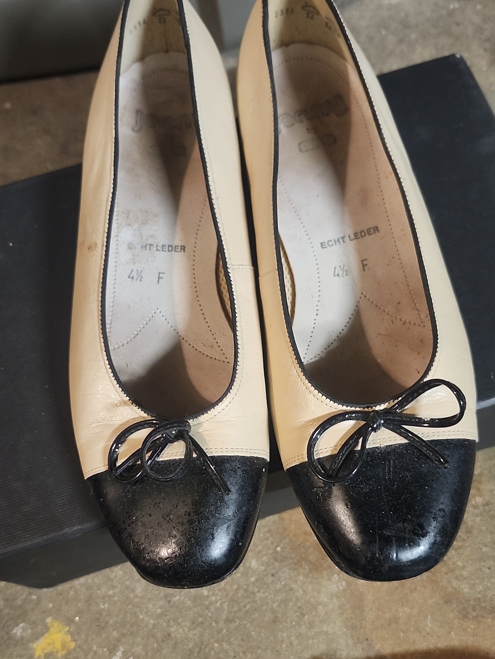 Ara Cream Leather Ballet Flats with Black Cap Toe and Bow